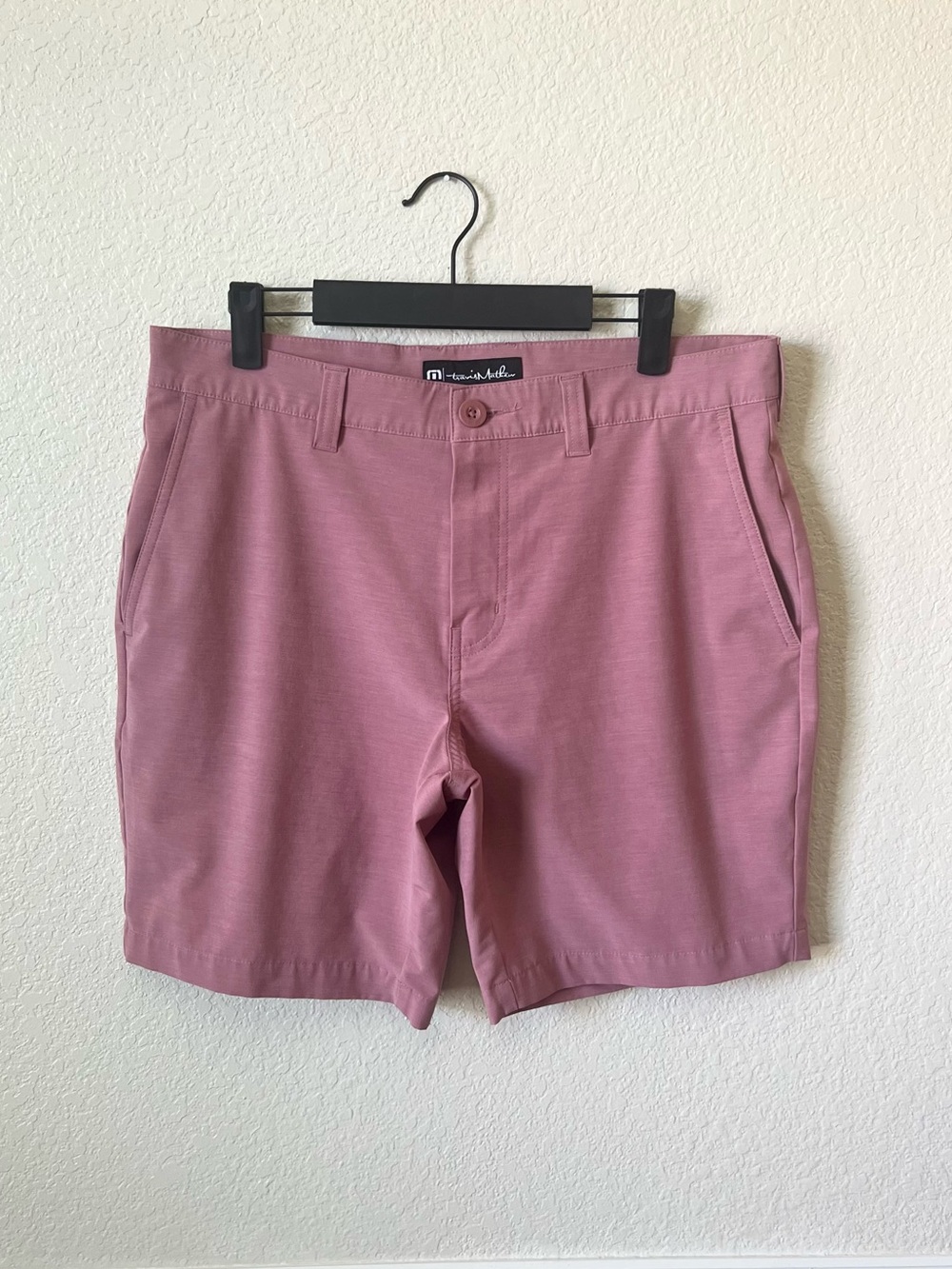 TRAVISMATHEW Open to Close 8” Tech Chino Shorts 32 Heather Roan Rouge Pink Golf